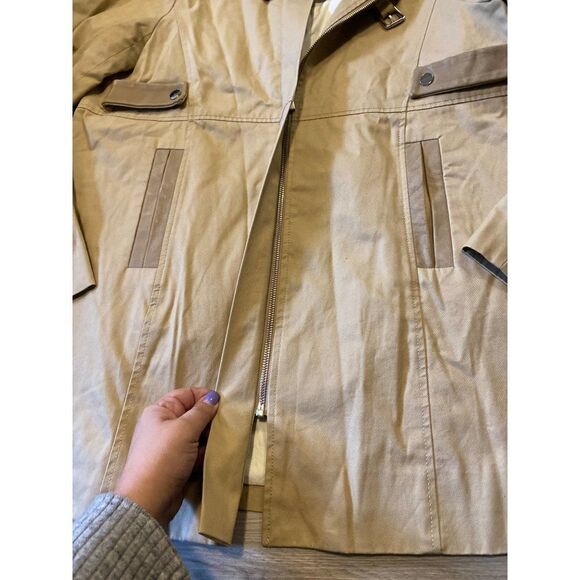 Maje, women’s tan all weather hooded rain jacket with pockets size 40 (large) - Picture 4 of 10